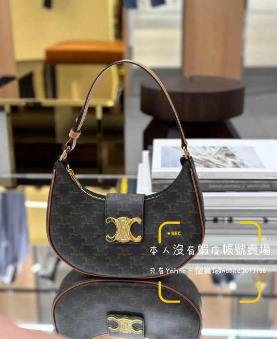 預購BLACKPINK LISA 全新正品CELINE 114492BZJ AVA TRIOMPHE CANVAS