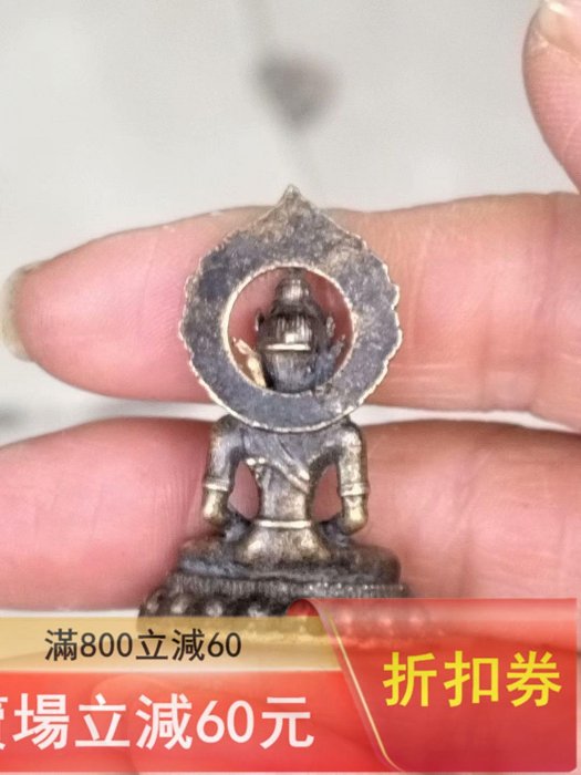 漿銅佛像小擺件，精美小寸佛，黃銅材質，做工精致。 尺寸大約40*27m
