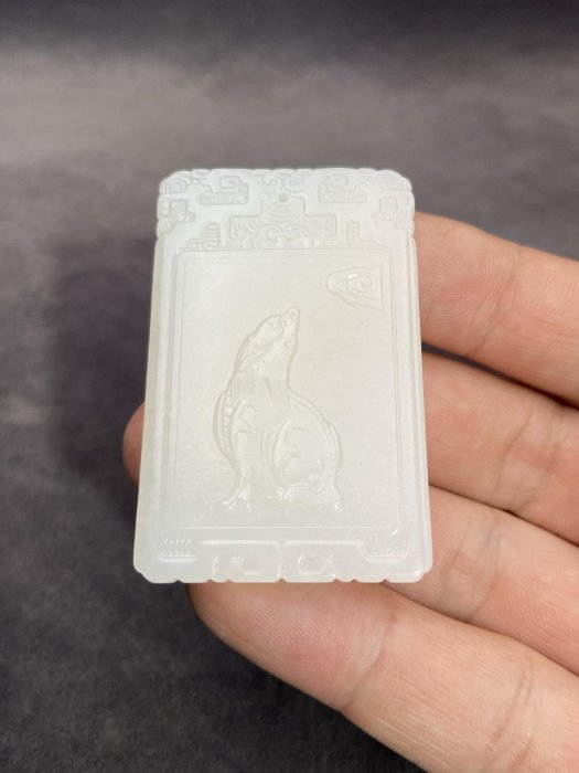 明清工藝和田玉，望天吼神獸詩文子崗方牌，55.5mm/35.6mm/5.7mm/26g
