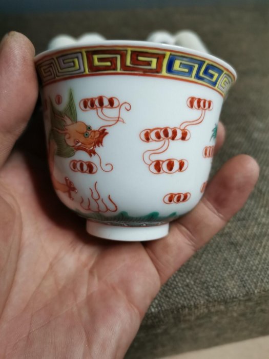 景德鎮早期手工粉彩雙龍金鐘杯，胎質細膩適合送禮與收藏古韻典雅大號