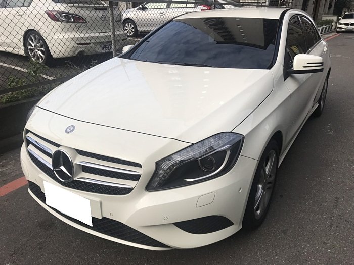 2013 A180 1.6五門渦輪便宜代步車 跑11萬 無事故碰撞LIN