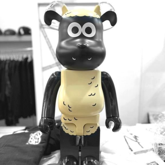 BLACK極Shaun x BE@RBRICK笑笑羊1000%跳跳羊庫柏力克小熊公仔| Yahoo拍賣