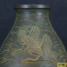 日本老銅花瓶飛鶴紋飾工藝精美〔規格〕高約32cm 12斤〔簡介〕日本銅制