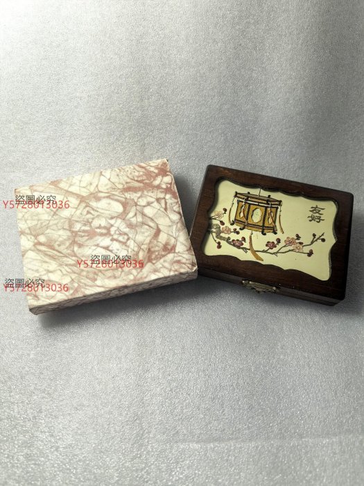 1984年建國35周年紀念幣 木盒空盒 宮燈友好圖案 本品為空盒  實物圖商品 非假47179二手47307