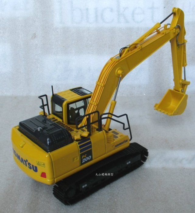 コマツ建機 PC200-11 　重機　1/50 NZG 1/50 KOMATSU PC200-8 crawler excavator 建設重機 ショベル