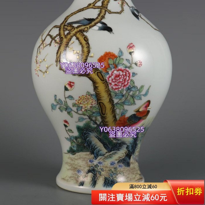 清代雍正款粉彩花鳥紋賞瓶，高32cm，肚徑15.5cm。瓶身繪制精美花鳥圖案