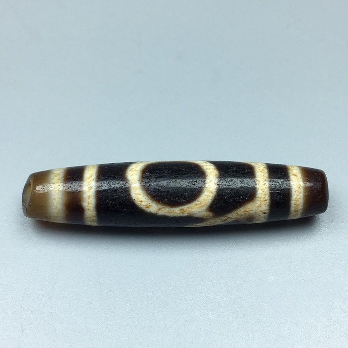 藏傳極一眼靠山馬蹄紋老天珠，尺寸：52.5×11.4左右，材質：瑪瑙玉髓