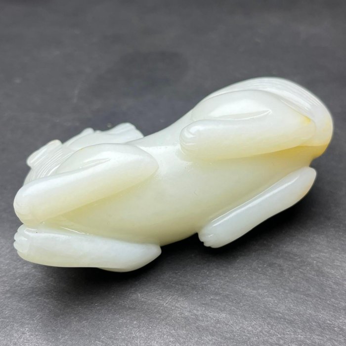 舊藏和田玉明清回頭瑞獸手玩件尺寸78×28×41mm 重128克1600 【玖先生
