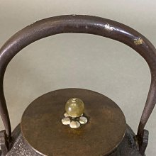 華寶軒』大正時期龍文堂安之助花押款提把嵌銼金銀穗瑪瑙鈕摘刷毛目紋老