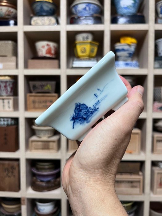 嚴選日本早期名匠「壽悅」染付山水長方飄口切立古董花盆，尺寸13.3cm