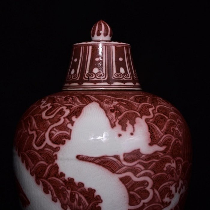 大明洪武年制釉里紅留白雕刻海水龍紋梅瓶，高62×33厘米??28007403禦窯