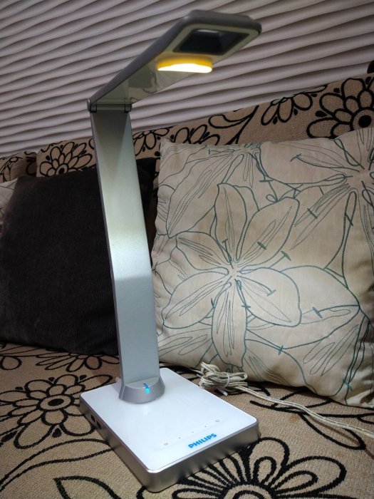 二手 飛利浦 Philips 鈦光 LED檯燈 白 69195