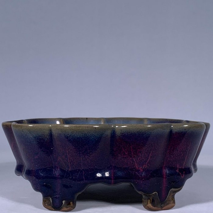 宋鈞窯玫瑰紫釉八卦洞款花口水仙盆，高7.5直徑20cm，3001027 瓷器官窯
