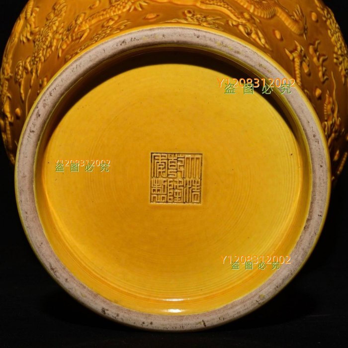中国古美術 清・乾隆 豆青釉 鶴の措金銅嵌扁瓶 花瓶 古陶磁 時代物 安】清時代 大清乾隆年製 豆青釉彫刻海水雲龍紋梅瓶 共箱 唐瓷 染付 古