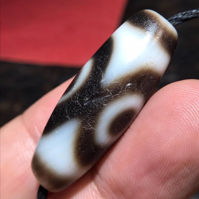 嚴選手工打造的蓮花三眼天珠，瑪瑙精製，風化自然，尺寸：毫米級，適合