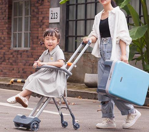 二手全新轉賣黑白色基礎款現貨~黑白色現貨懶人行李箱小孩可搭可騎拉桿箱可登機旅行箱遛娃推車
