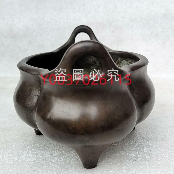 海棠爐大明宣德爐銅香爐。（重約1011克左右） 器型厚重，造形端莊，漿