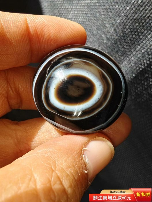 藏區回流一顆非常漂亮的羊眼板珠，天然藥師瑪瑙鳳眼天珠，天然一眼天珠