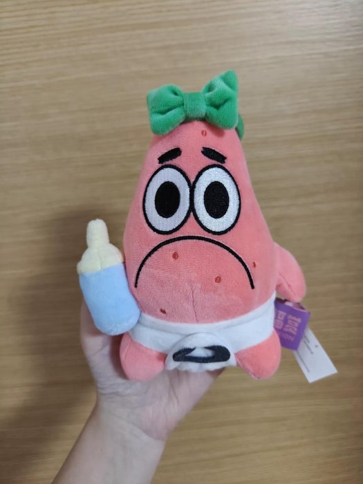 全新泡泡瑪特海綿寶寶好友系列 派大星奶瓶造型毛絨掛件，成色極佳