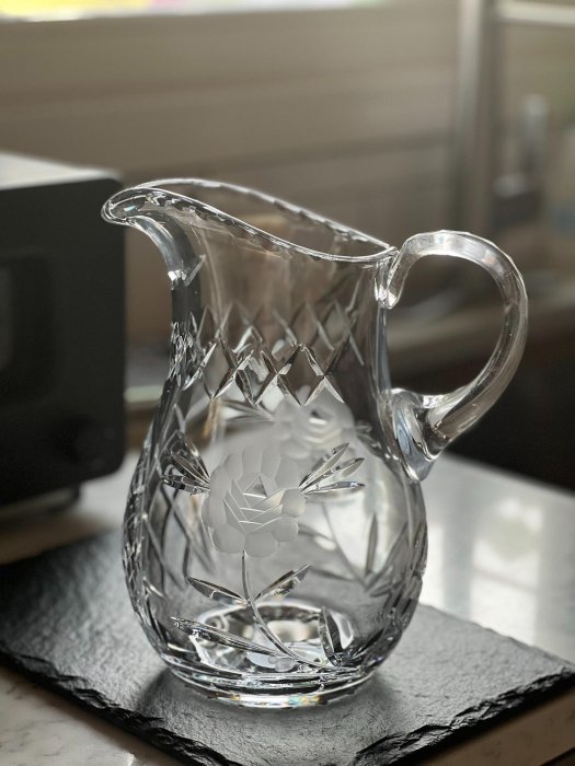 【二手】中古刻花水晶水壺/冷水機/果汁壺/花器 高度23 兩側各有一朵玫瑰 寫意 舊藏 老貨 古玩-12147