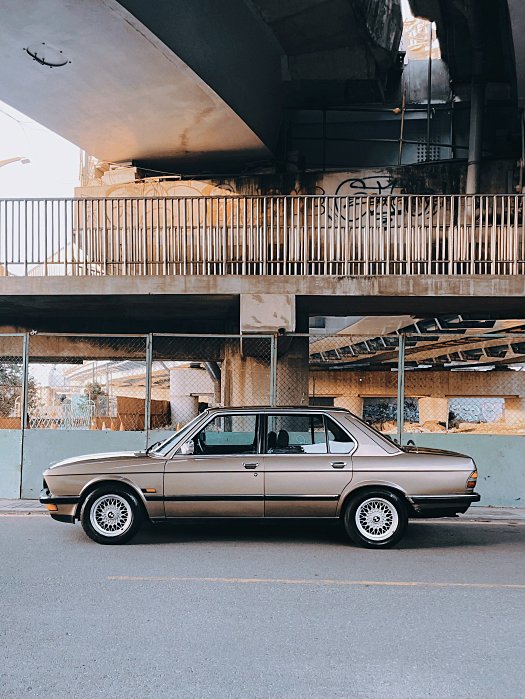 自售二手古董廠牌BMW型號E28 520