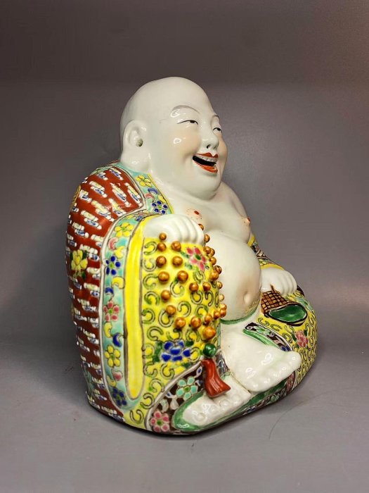 嚴選民國時期福建會館粉彩彌勒佛雕像，高20公分寬18公分，全新未損全品