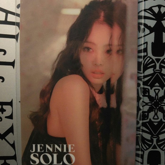 嚴選Jennie Solo AM特典雙面卡包，限量珍藏正版保證黑Pink風潮小巧便攜