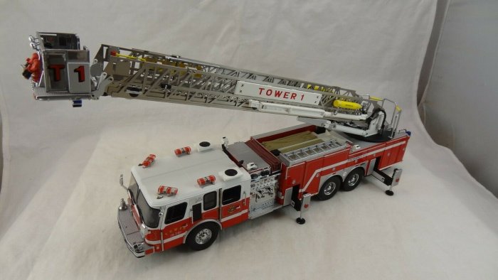 八田元氣小棧:美版消防車1/32 franklin 富蘭克林1:32 緊急一號HP105