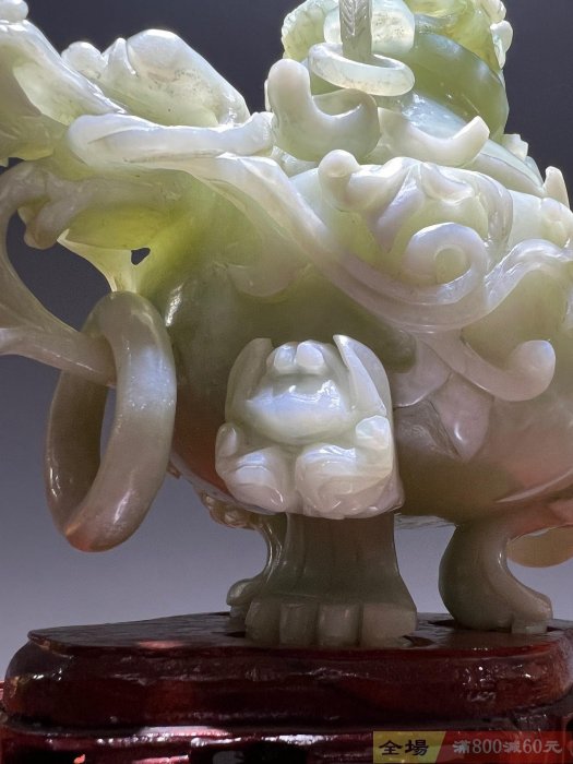 岫玉雕卷草紋龍鈕龍耳銜環三足香爐全品帶原配木托整塊玉料打磨掏制雕刻