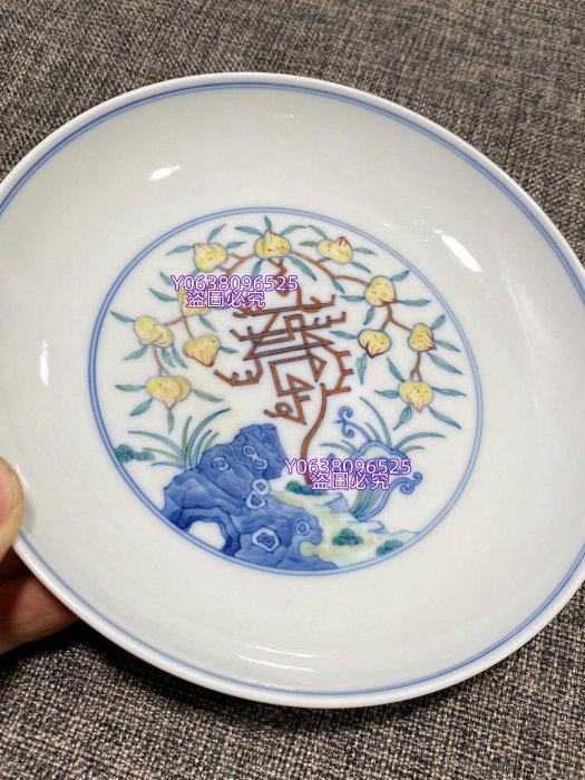 清代雍正斗彩洞石花卉紋盤此造型經典，品相如圖。全美品，器型周正