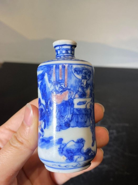 清中期，青花釉里紅文官審案圖鼻煙壺高8.1cm底款大清雍正年制品相瓶身