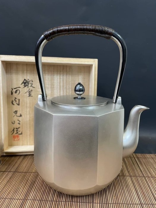 臻藏坊》日本鐵壺銀壺專賣鍛金師二代河內光明八角型霧面純銀湯沸