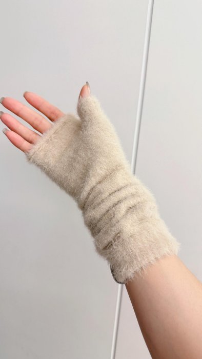 ＊日式雜貨館＊日本冬季限定 保濕素色絨毛 露指手套 海馬絨手套 保濕手套 保暖 手套 海馬毛材質袖套 親膚手套4色 灰色 奶茶 淺灰 寶寶藍