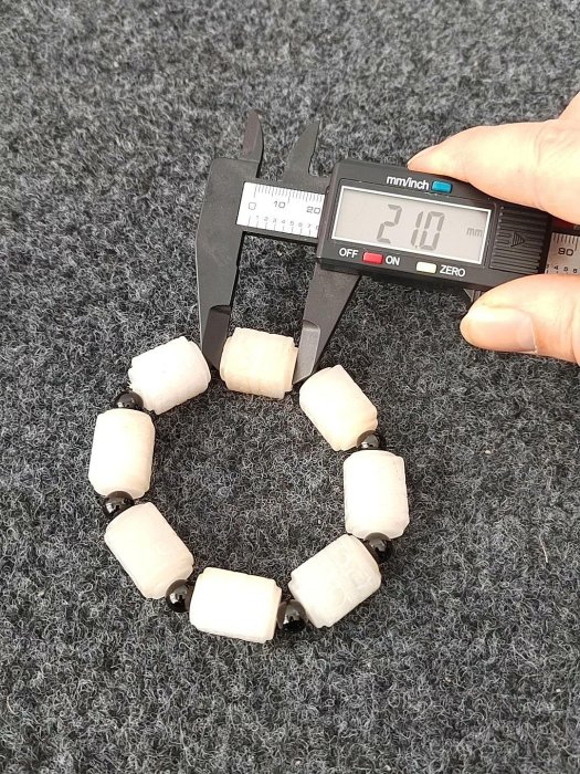 嚴選鄉間珍藏老和田白玉玉琮手串，尺寸工整值得收藏。低價搶購中！ 老