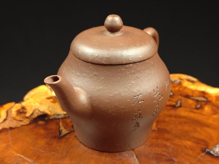 壺風茶道~25064《宜興紫砂紫泥刻字宮燈壺》約175cc 宜興紫砂壺、紫砂