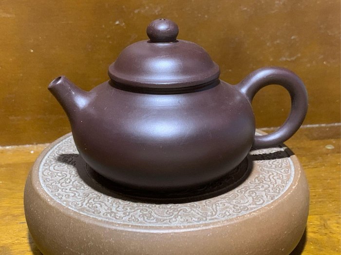 中國宜興早期茶壺（款宜興原土紫朱泥岳軍製陶） | Yahoo拍賣