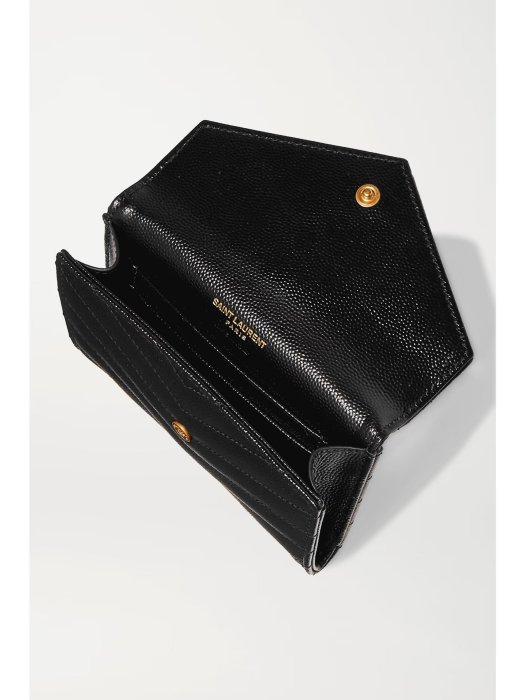 【YSL】專櫃經典款MONOGRAM系列V字縫線魚子醬牛皮金屬LOGO暗釦零錢包/手拿包(金色金屬)