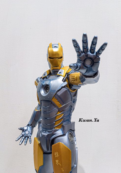空山基鋼鐵人Hajime Sorayama IronMan 藝術公仔玩具jucegace banksy