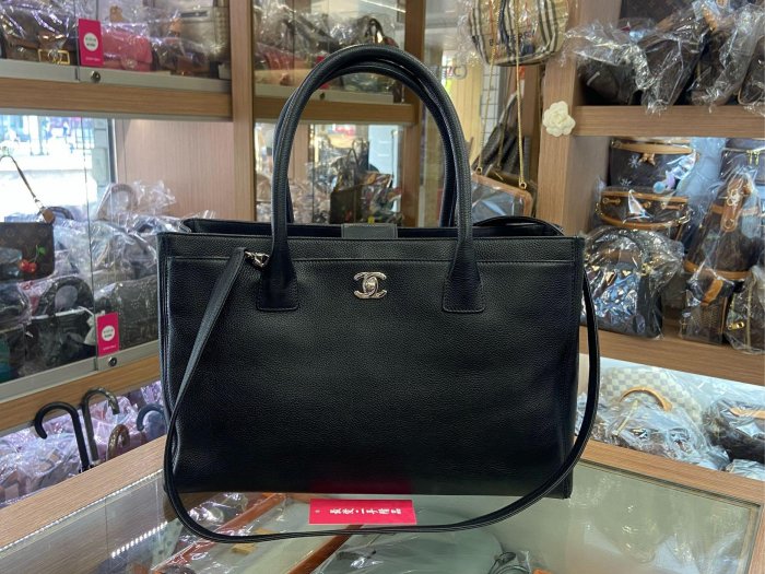 ☆最愛二手精品☆ CHANEL 香奈兒黑色荔枝牛皮雙C銀釦方型前後口袋多口袋托特包公事包手提包肩背兩用包 XH0406 A66439