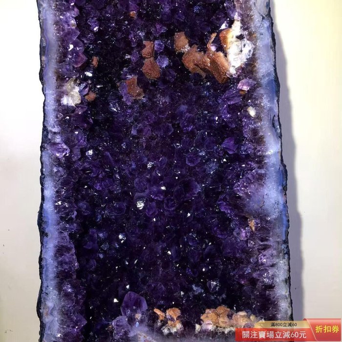 紫水晶洞，洞內共生軟糖.尺寸.高64cm.寬27cm.洞深7cm.洞寬20cm.最高