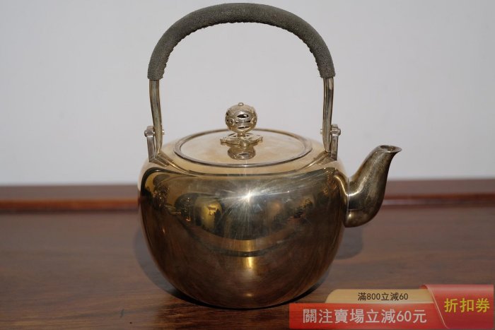 日本純銀湯沸器型經典圓潤飽滿，工藝精細提手皮制隔煮茶煮水很實用容量