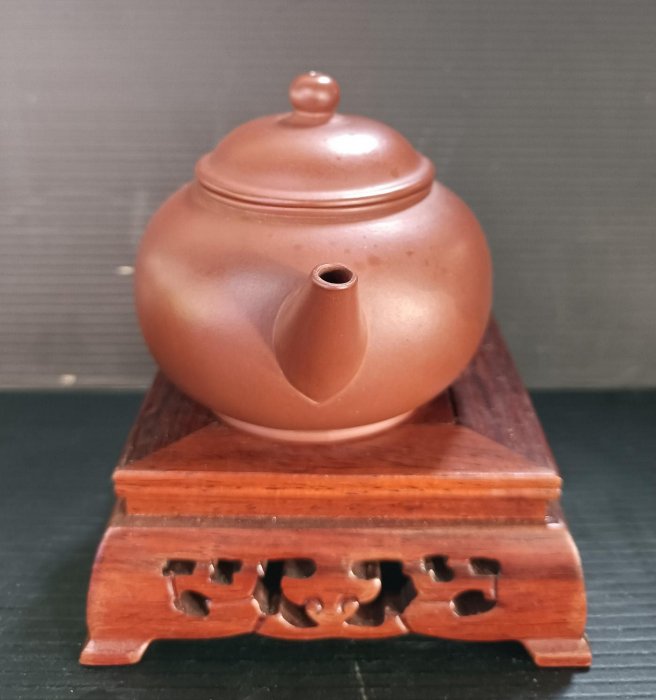 中国古美術・洪壽紫砂壺・原礦清水泥・顧景舟製壺紋・範曾(刻画)・紫泥急須・茶壺 中国古美術・洪壽紫砂壺・原礦清水泥・顧景舟製壺紋・範曾(