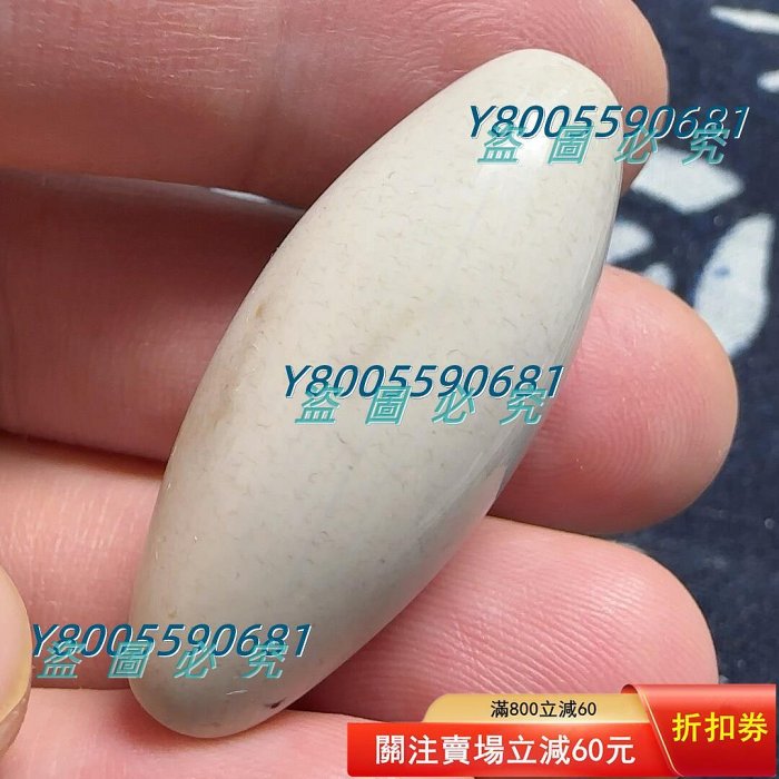 纏絲瑪瑙天珠白瑪瑙小年份表面細膩風化紋一顆隱形眼。 尺寸39×16m 【景
