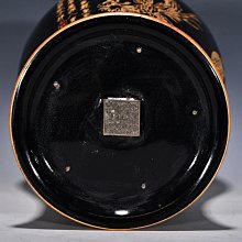 宋汝窯黑釉包口銘文鎏金刻鳳紋花口梅瓶，高41厘米，直徑22厘米舊藏古董