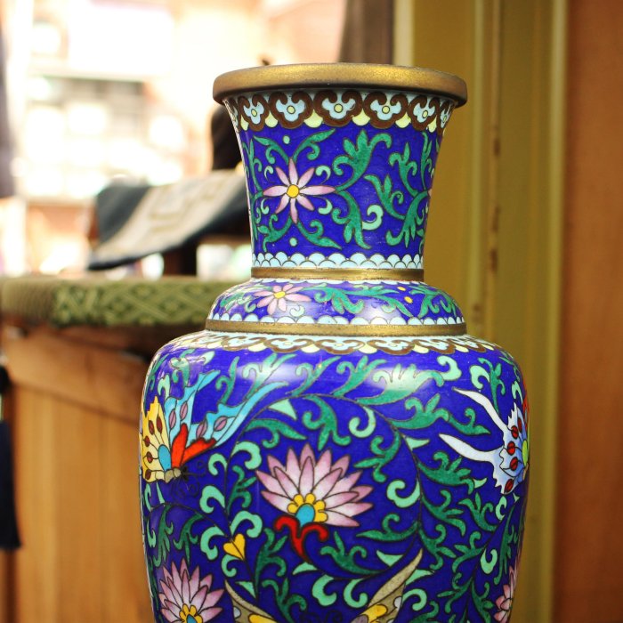 桑園の】古工藝26公分景泰藍銅胎掐絲琺瑯纏枝蝶老花瓶藝術品珍藏老件Q