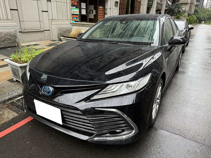 婷車庫 2022 CAMRY油電 市場稀有 跟車摸門都有 另有同年汽油款