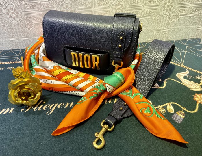 【NA She.歐美精品進口服飾名品】Dior 寶石藍復古金釦寬版粗背帶掀蓋式肩背包斜背包三用手拿包dio(r)evolution J'adior CF
