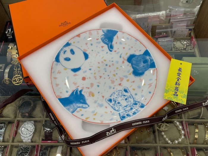 ☆最愛二手精品☆ HERMES 全新愛馬仕白色藍色彩繪動物磁盤子禮品家飾 XH1730 熊貓豹兔子狐狸無尾熊 圓盤 寶寶系列 Baby