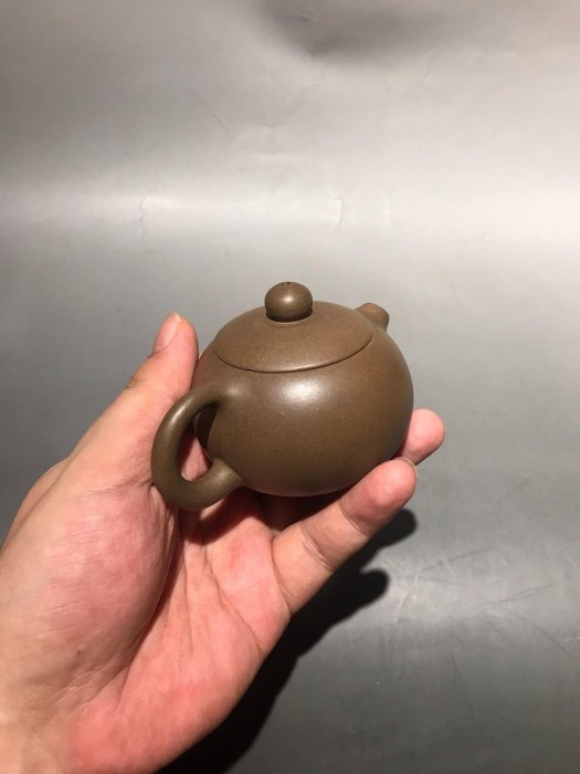 推薦收藏名家陳錫生製西施壺，容量140cc，蓋子小處有輕微刮痕，實用