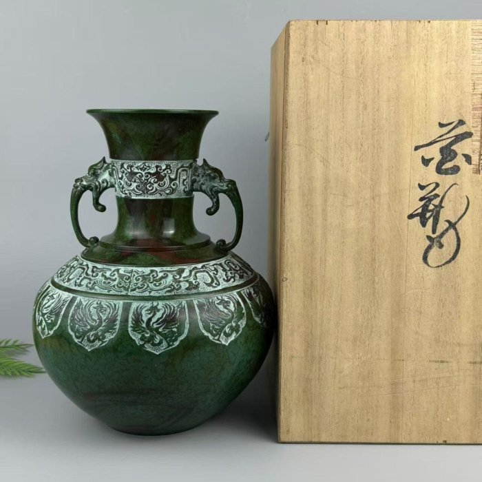 日本高岡復古鑄銅花瓶大漆工藝精湛獸耳鳳凰饕餮紋名家原裝木盒裝